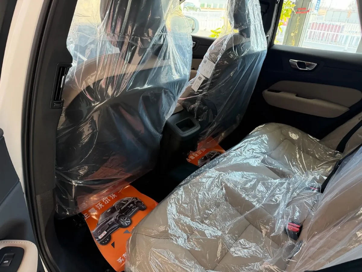 2024 Volvo XC60 2.0T 250HP L4 8AT,autocango,china used car exporter,china ev exporter,chinese used car exporter,chinese used ev exporter