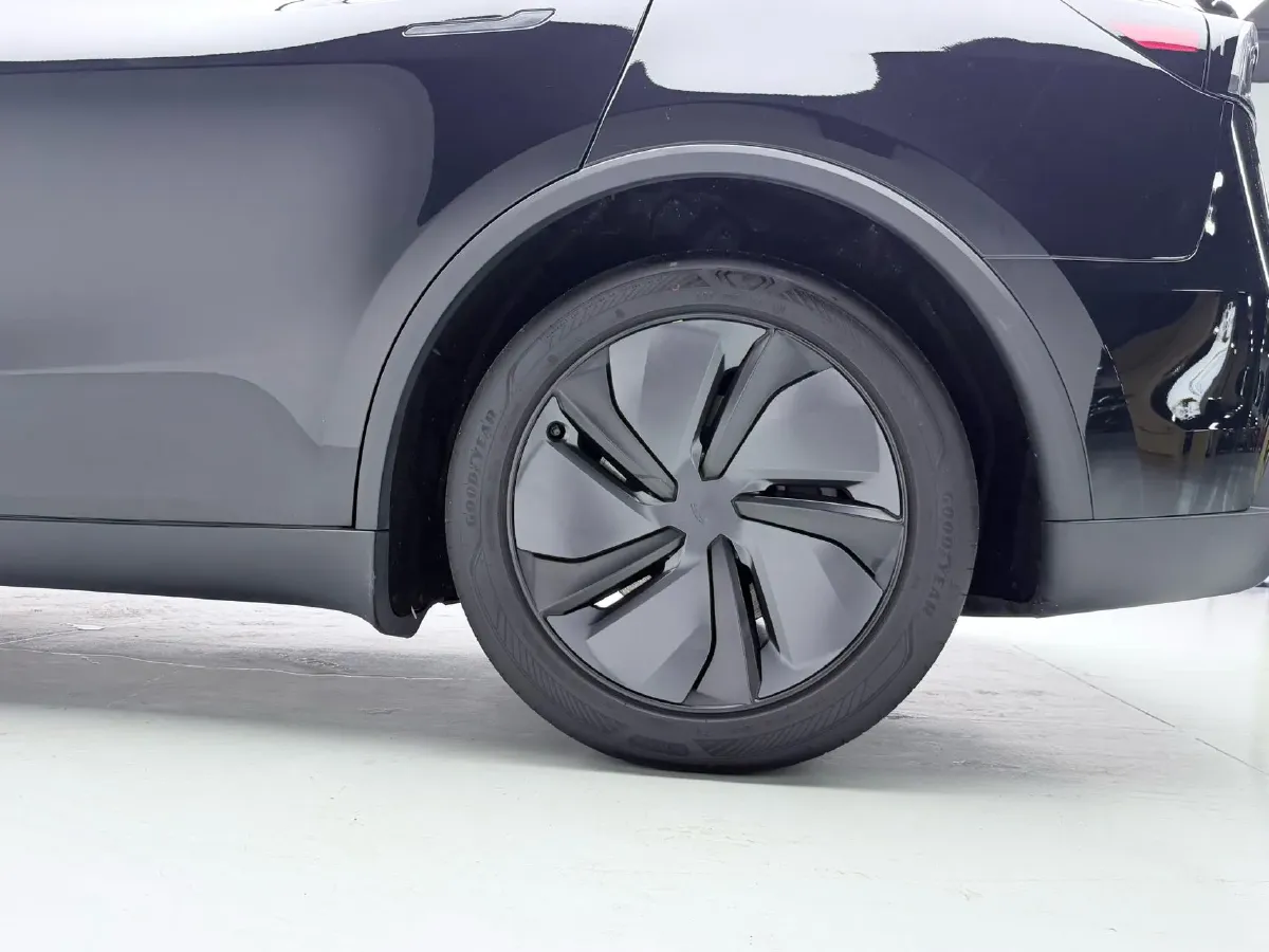 2025 Tesla Model Y BEV 62.5KWH,autocango,china used car exporter,china ev exporter,chinese used car exporter,chinese used ev exporter