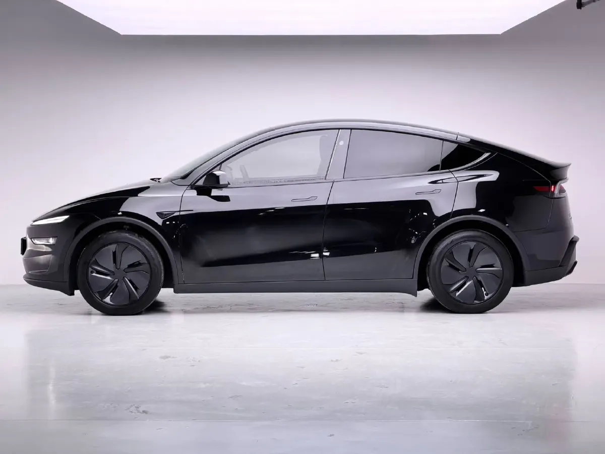 2025 Tesla Model Y BEV 62.5KWH,autocango,china used car exporter,china ev exporter,chinese used car exporter,chinese used ev exporter