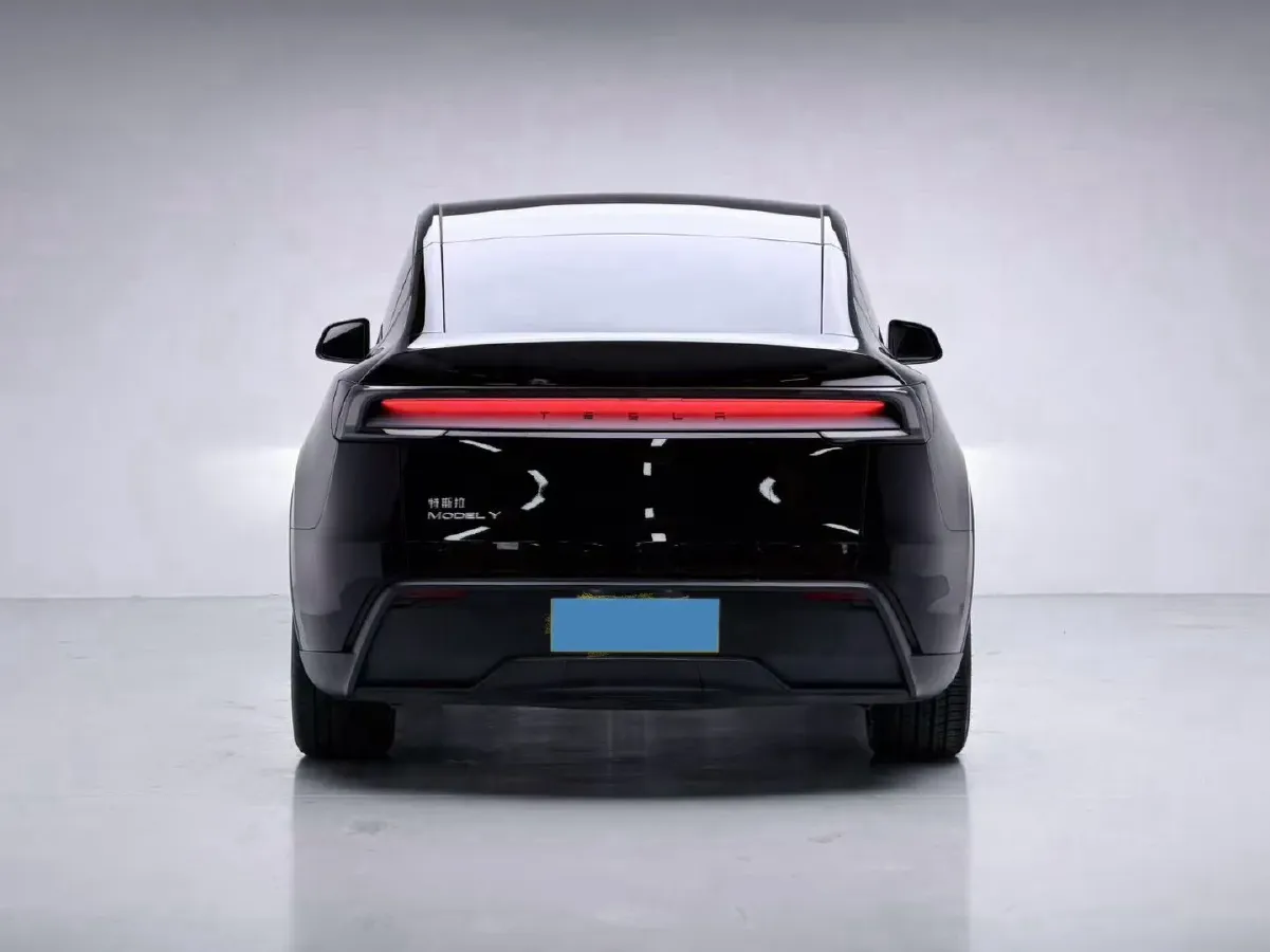 2025 Tesla Model Y BEV 62.5KWH,autocango,china used car exporter,china ev exporter,chinese used car exporter,chinese used ev exporter