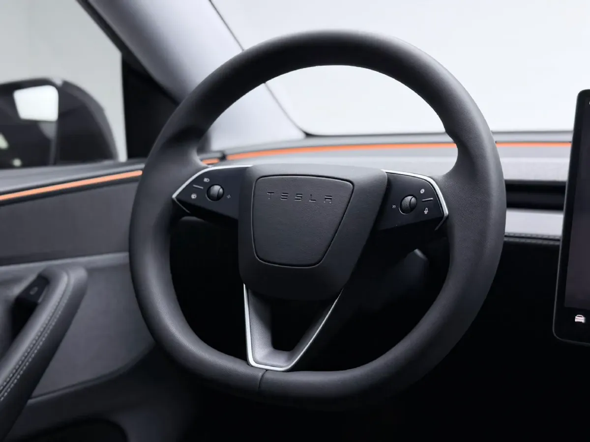 2025 Tesla Model Y BEV 62.5KWH,autocango,china used car exporter,china ev exporter,chinese used car exporter,chinese used ev exporter