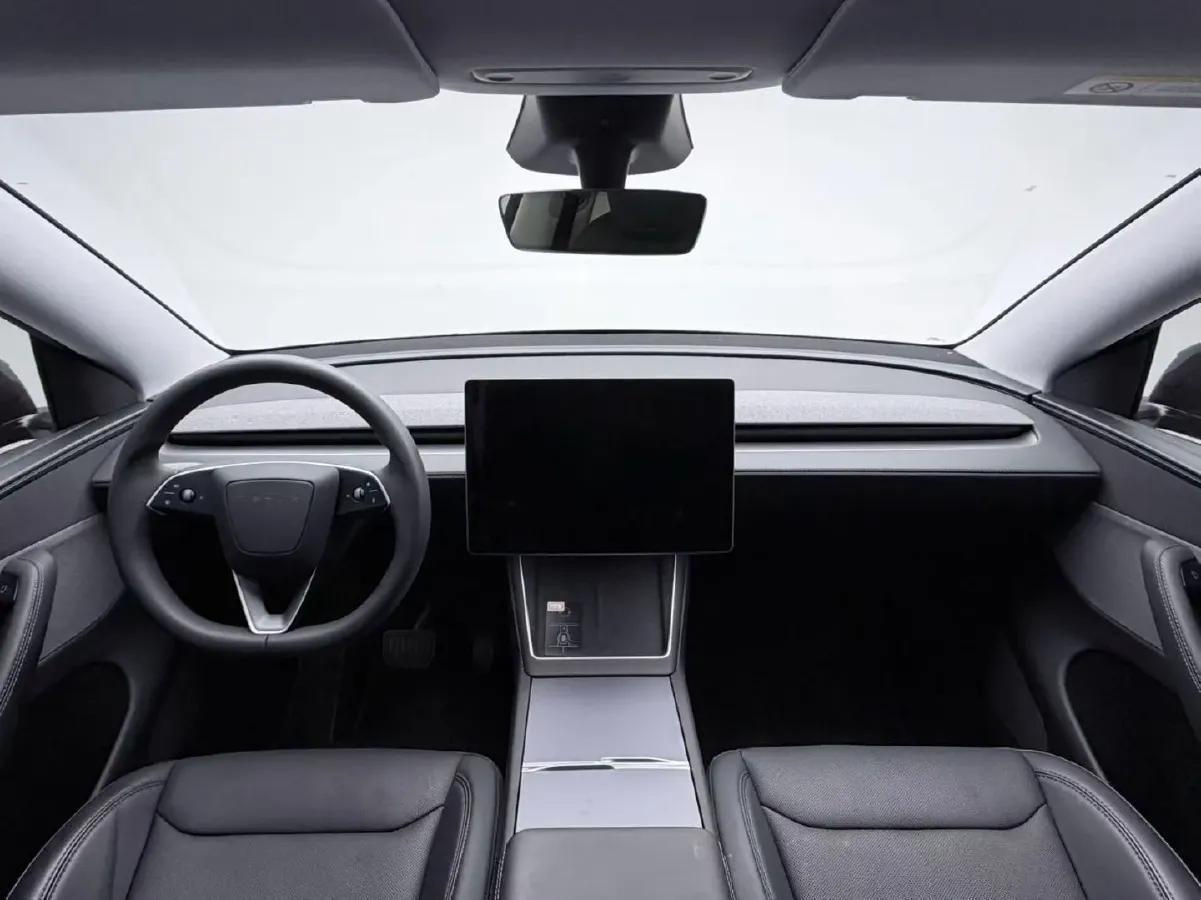 2025 Tesla Model Y BEV 62.5KWH,autocango,china used car exporter,china ev exporter,chinese used car exporter,chinese used ev exporter
