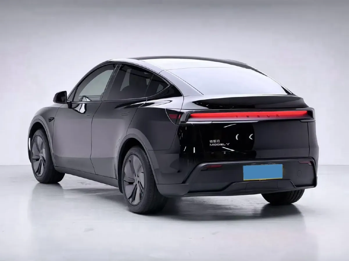 2025 Tesla Model Y BEV 62.5KWH,autocango,china used car exporter,china ev exporter,chinese used car exporter,chinese used ev exporter