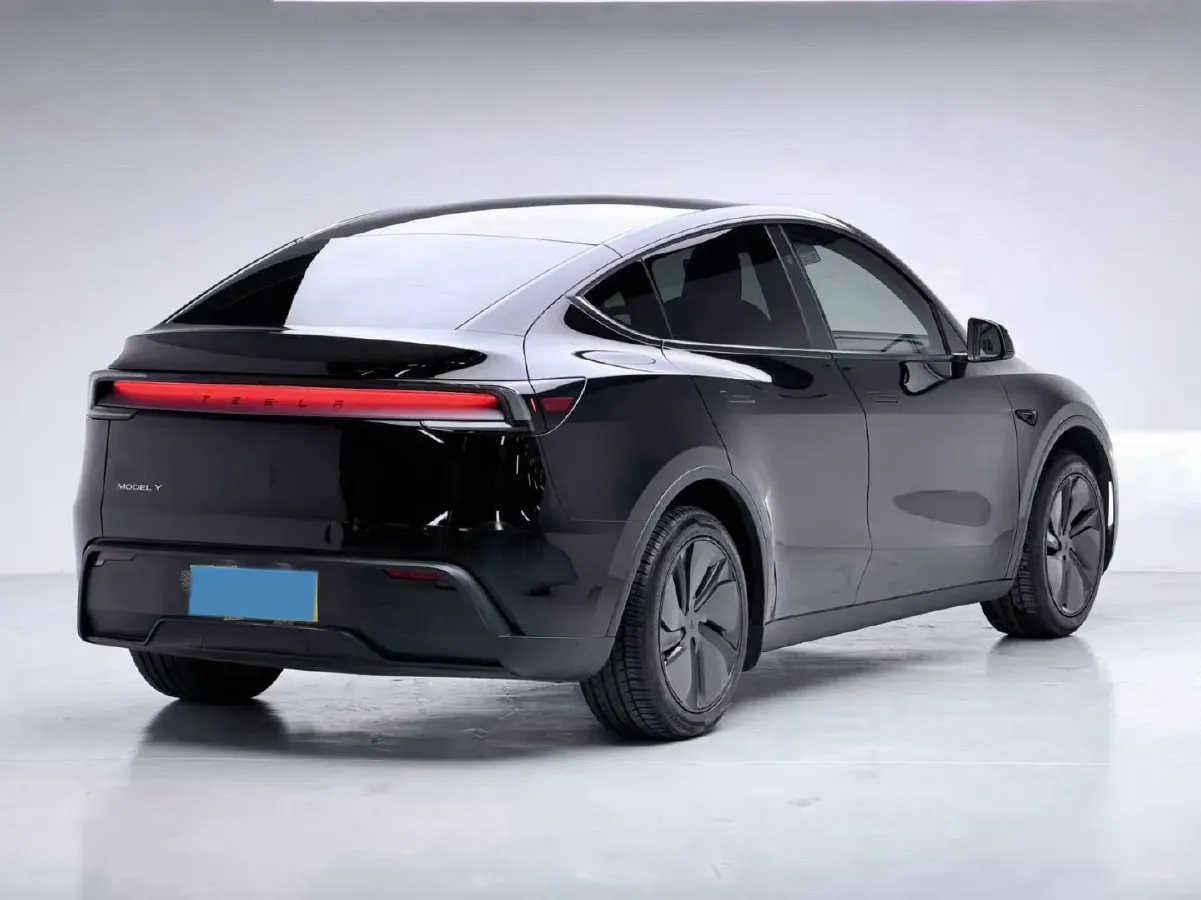 2025 Tesla Model Y BEV 62.5KWH,autocango,china used car exporter,china ev exporter,chinese used car exporter,chinese used ev exporter