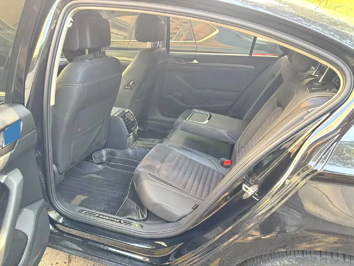 2023 Volkswagen Magotan 2.0T 186HP L4 7DCT,autocango,china used car exporter,china ev exporter,chinese used car exporter,chinese used ev exporter