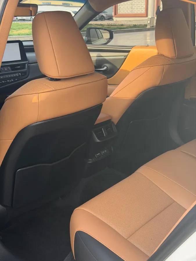 2024 Lexus ES 2.0L 173HP L4 CVT,autocango,china used car exporter,china ev exporter,chinese used car exporter,chinese used ev exporter