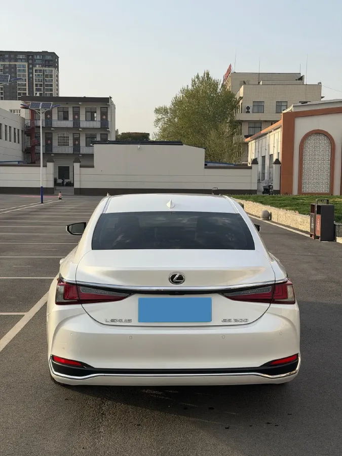 2024 Lexus ES 2.0L 173HP L4 CVT,autocango,china used car exporter,china ev exporter,chinese used car exporter,chinese used ev exporter