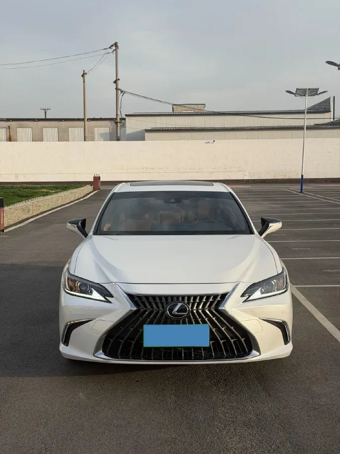 2024 Lexus ES 2.0L 173HP L4 CVT,autocango,china used car exporter,china ev exporter,chinese used car exporter,chinese used ev exporter