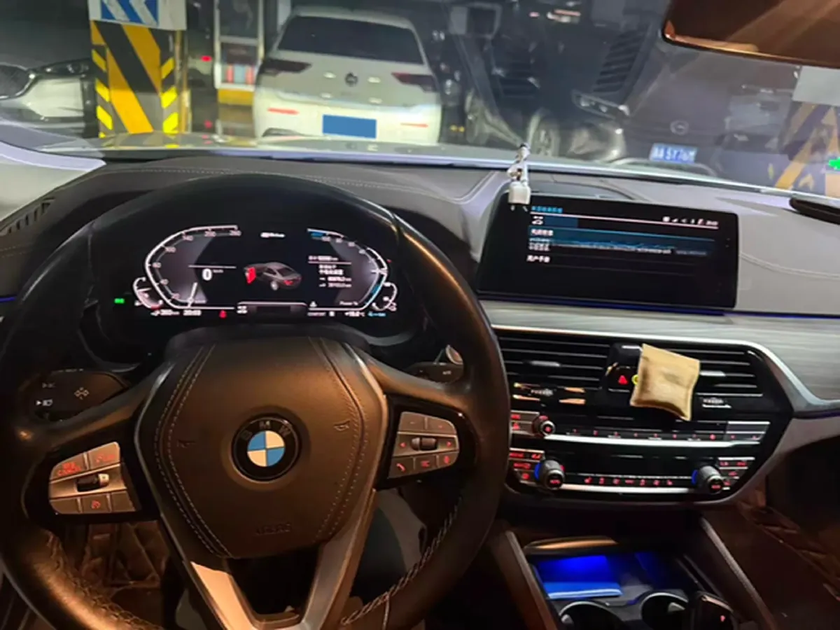 2020 BMW 5 Series 2.0T 184HP L4 8AT PHEV 17.7KWH,autocango,china used car exporter,china ev exporter,chinese used car exporter,chinese used ev exporter