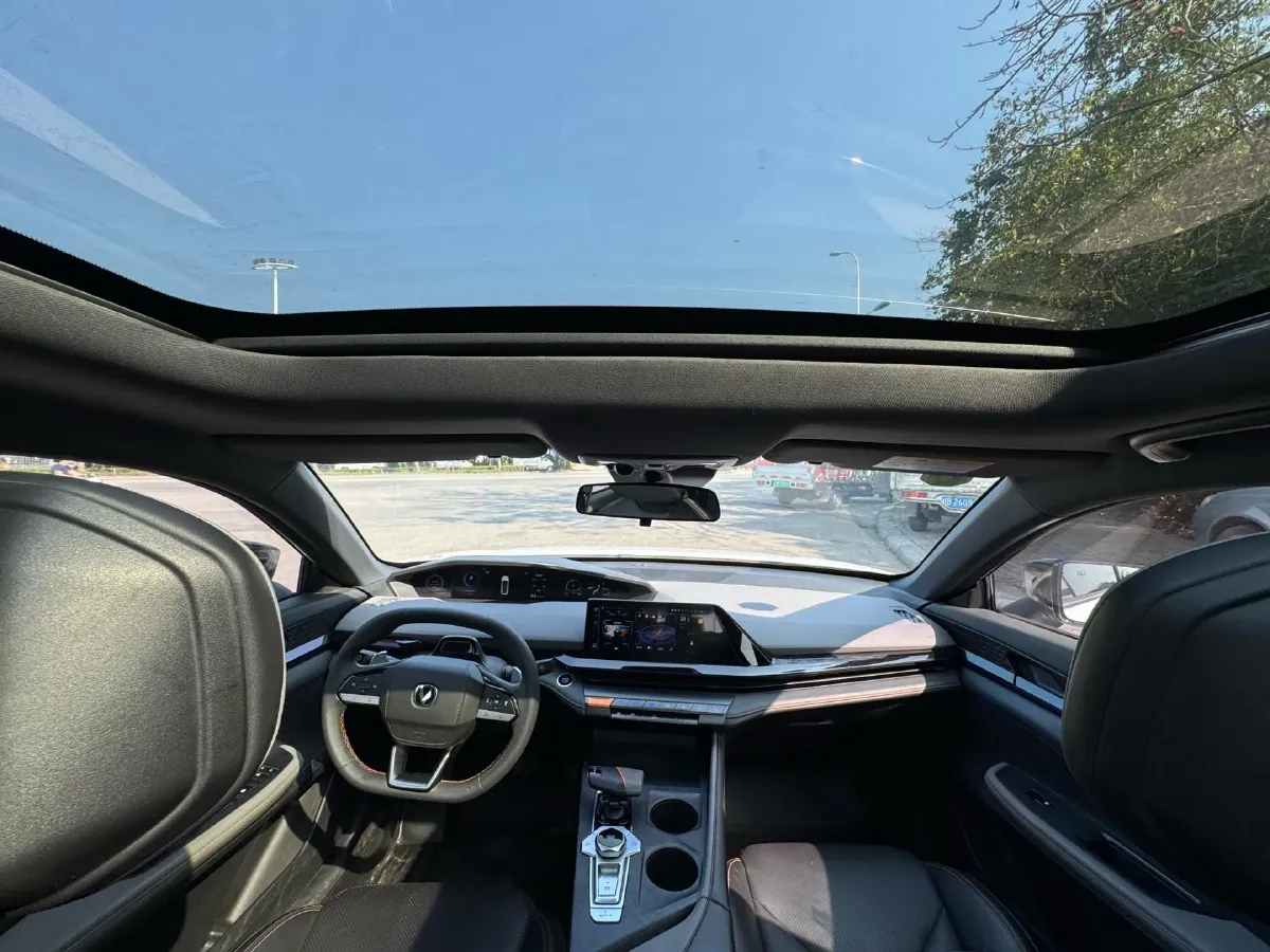 2022 ChangAn UNI-V 1.5T 188HP L4 7DCT,autocango,china used car exporter,china ev exporter,chinese used car exporter,chinese used ev exporter