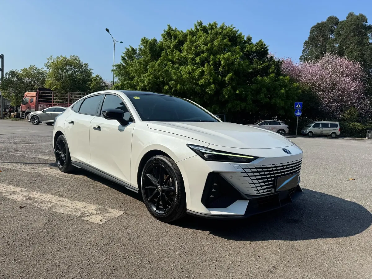 2022 ChangAn UNI-V 1.5T 188HP L4 7DCT,autocango,china used car exporter,china ev exporter,chinese used car exporter,chinese used ev exporter