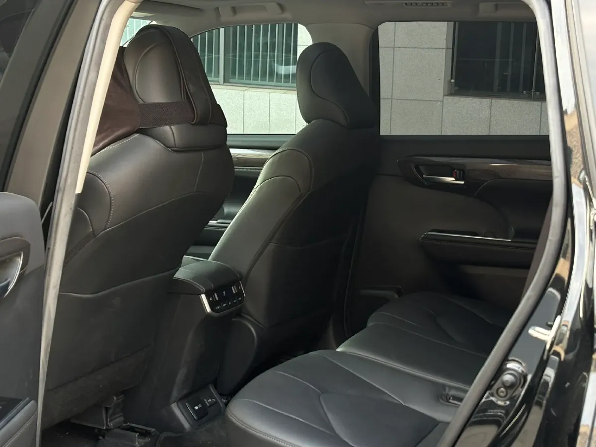 2022 Toyota Highlander 2.5L 192HP L4 E-CVT Hybrid,autocango,china used car exporter,china ev exporter,chinese used car exporter,chinese used ev exporter