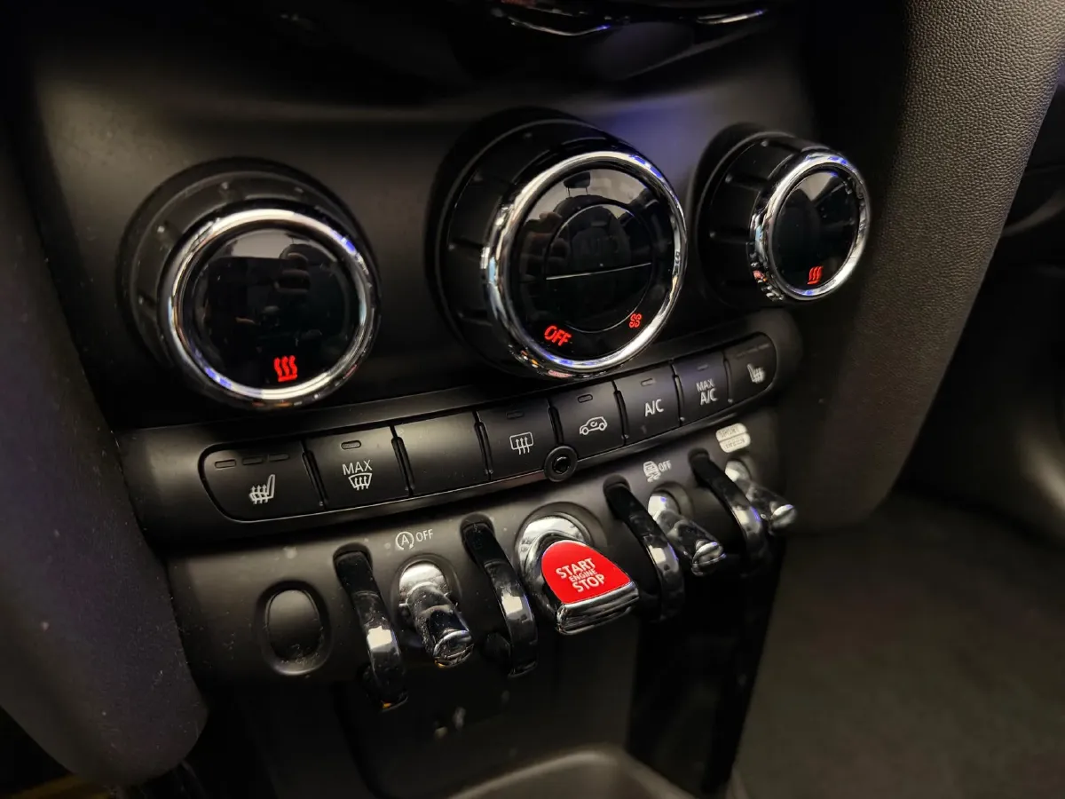 2020 MINI MINI 1.5T 136HP L3 7DCT,autocango,china used car exporter,china ev exporter,chinese used car exporter,chinese used ev exporter