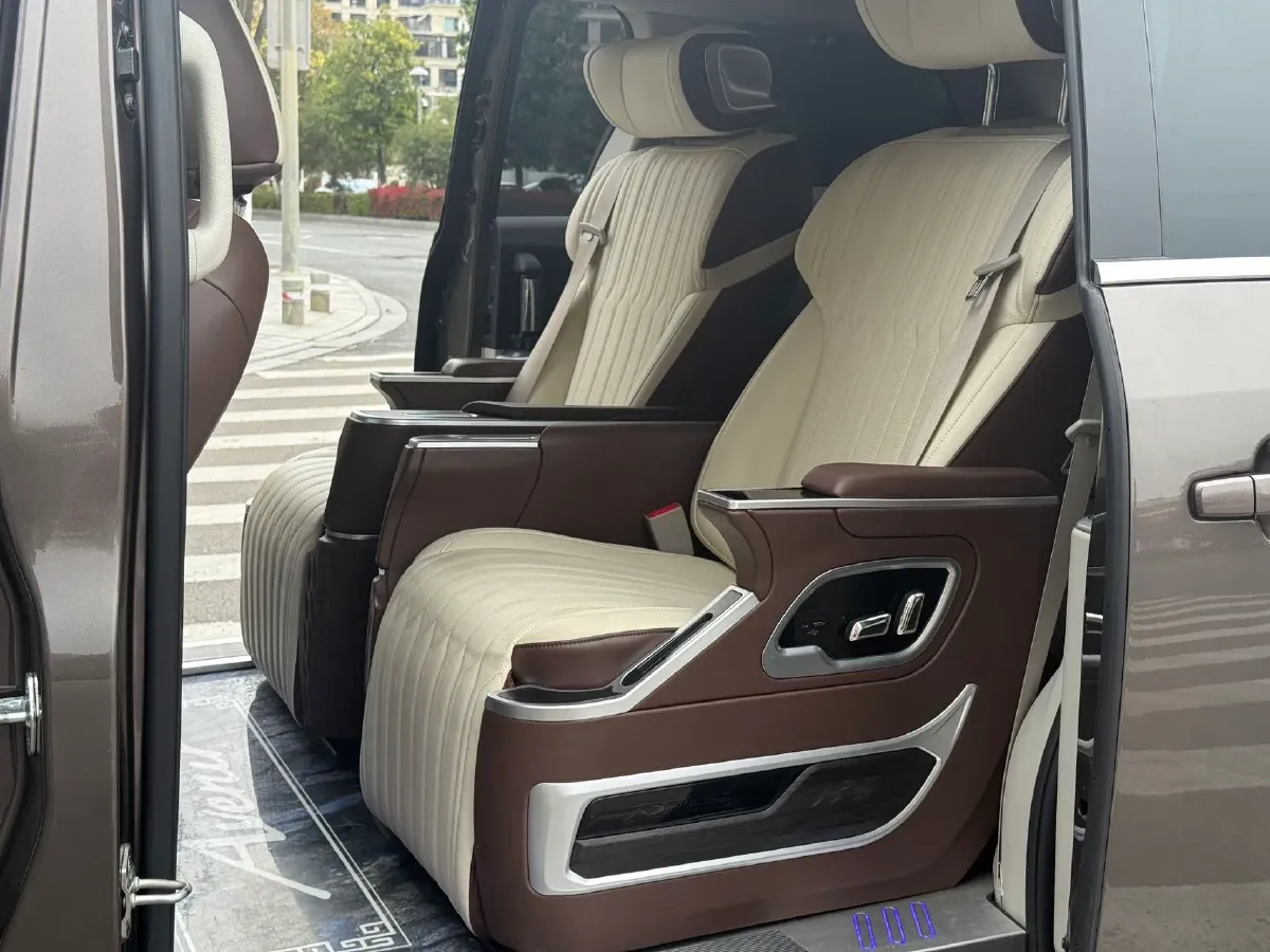 2023 Buick GL8 2.0T 237HP L4 9AT,autocango,china used car exporter,china ev exporter,chinese used car exporter,chinese used ev exporter