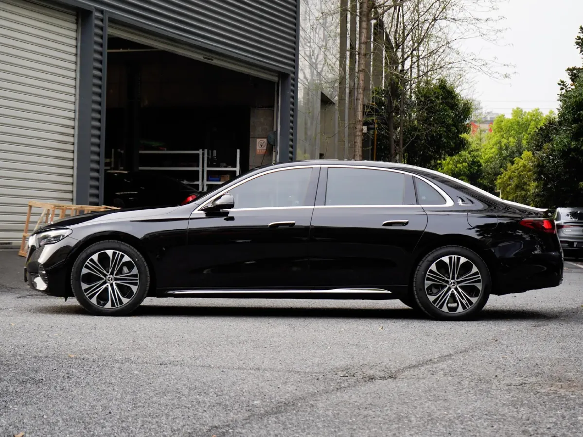 2024 Mercedes-Benz E Class 2.0T 204HP L4 9AT PHEV 25.4KWH,autocango,china used car exporter,china ev exporter,chinese used car exporter,chinese used ev exporter