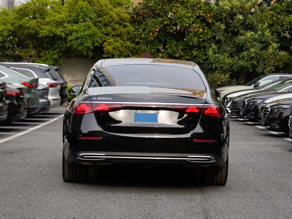 2024 Mercedes-Benz E Class 2.0T 204HP L4 9AT PHEV 25.4KWH,autocango,china used car exporter,china ev exporter,chinese used car exporter,chinese used ev exporter