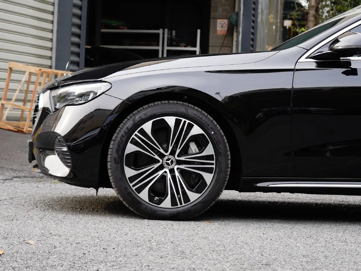 2024 Mercedes-Benz E Class 2.0T 204HP L4 9AT PHEV 25.4KWH,autocango,china used car exporter,china ev exporter,chinese used car exporter,chinese used ev exporter