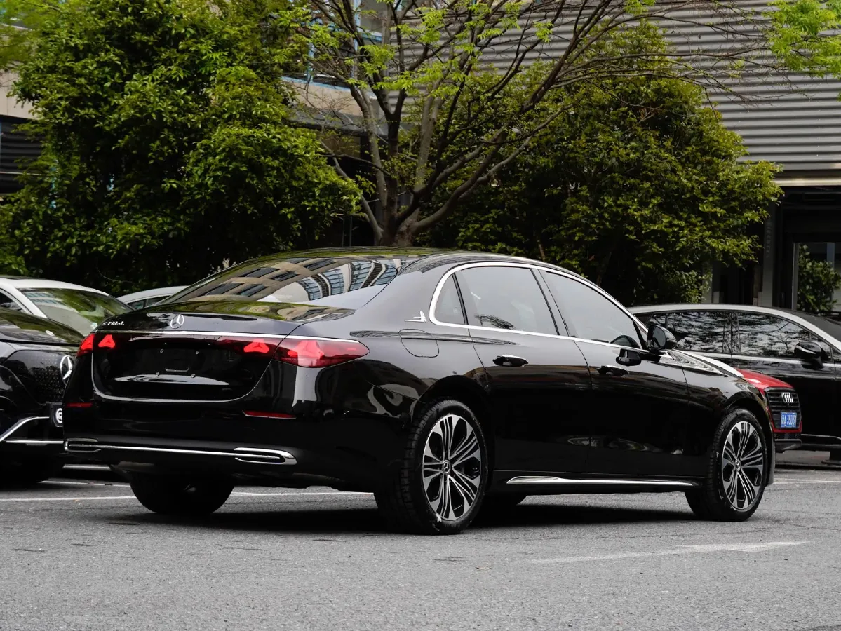2024 Mercedes-Benz E Class 2.0T 204HP L4 9AT PHEV 25.4KWH,autocango,china used car exporter,china ev exporter,chinese used car exporter,chinese used ev exporter