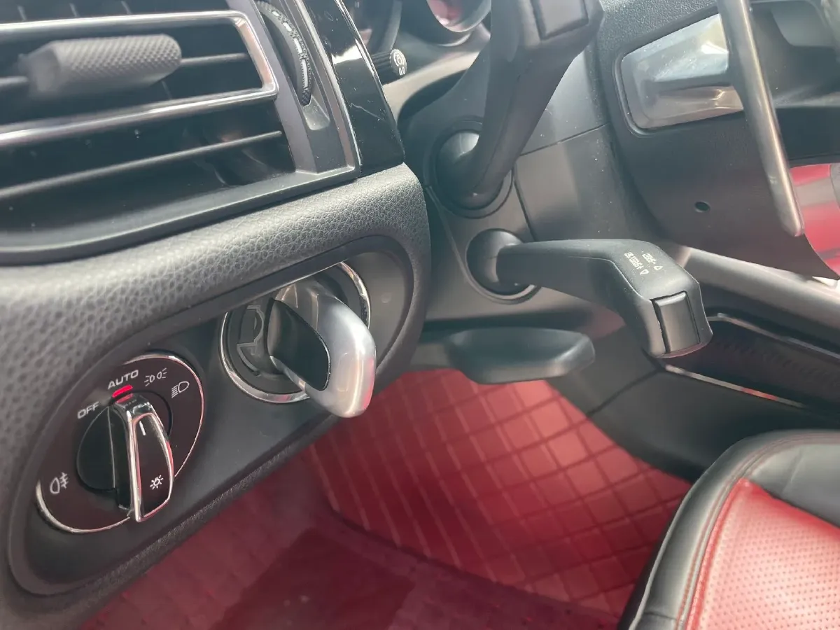 2021 Porsche Macan 2.0T 252HP L4 7DCT,autocango,china used car exporter,china ev exporter,chinese used car exporter,chinese used ev exporter