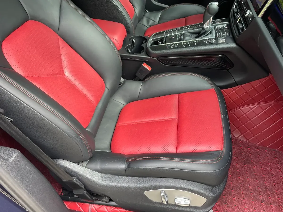 2021 Porsche Macan 2.0T 252HP L4 7DCT,autocango,china used car exporter,china ev exporter,chinese used car exporter,chinese used ev exporter