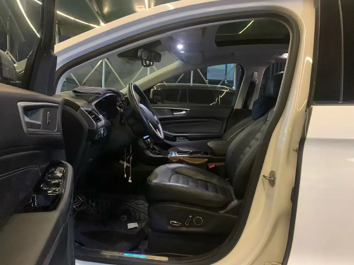 2020 Ford Edge 2.0T 245HP L4 8AT,autocango,china used car exporter,china ev exporter,chinese used car exporter,chinese used ev exporter