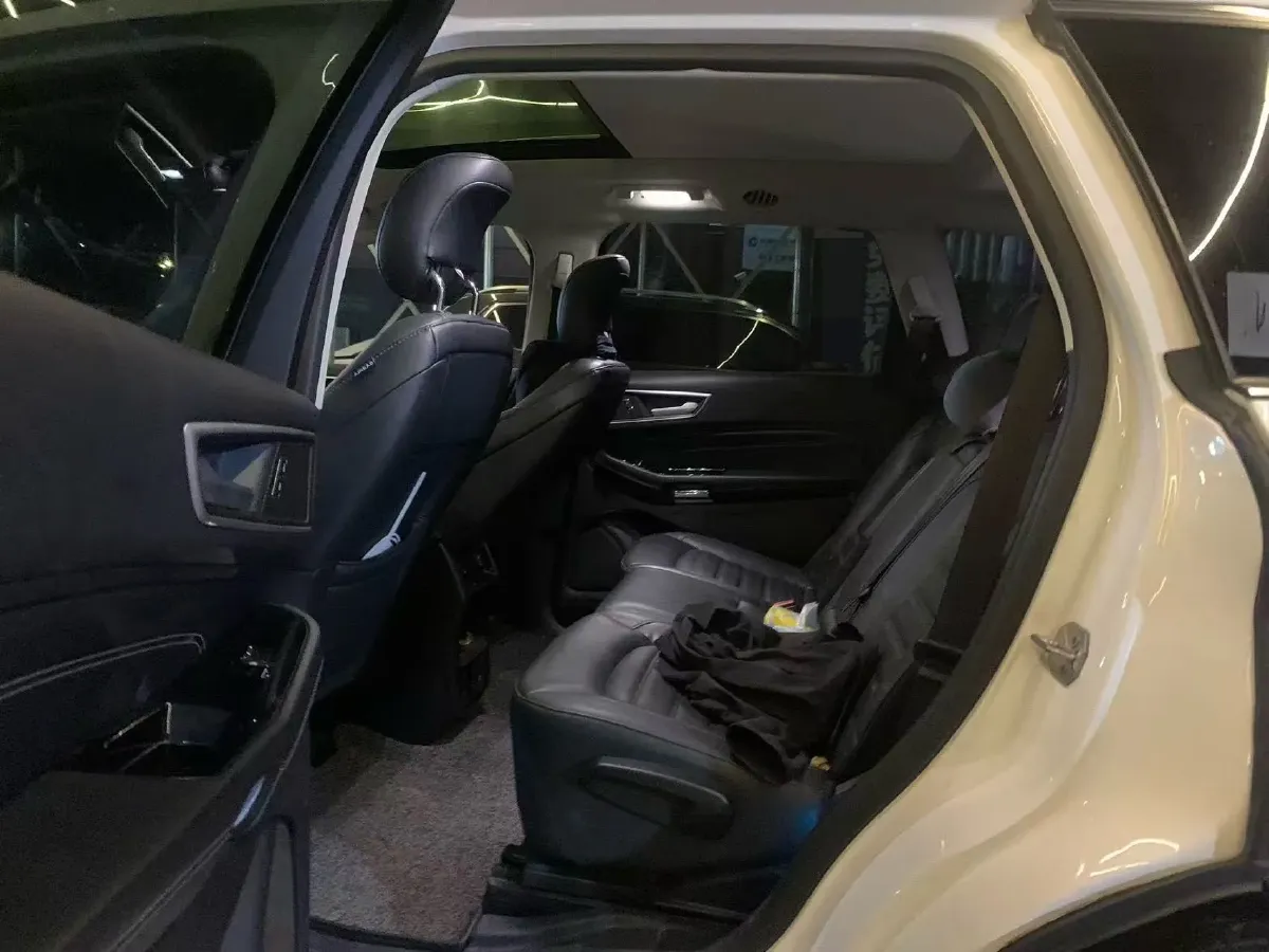 2020 Ford Edge 2.0T 245HP L4 8AT,autocango,china used car exporter,china ev exporter,chinese used car exporter,chinese used ev exporter