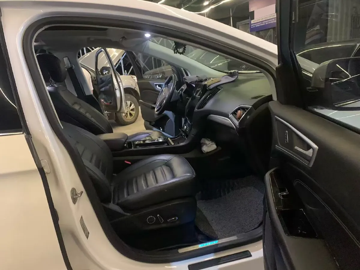 2020 Ford Edge 2.0T 245HP L4 8AT,autocango,china used car exporter,china ev exporter,chinese used car exporter,chinese used ev exporter