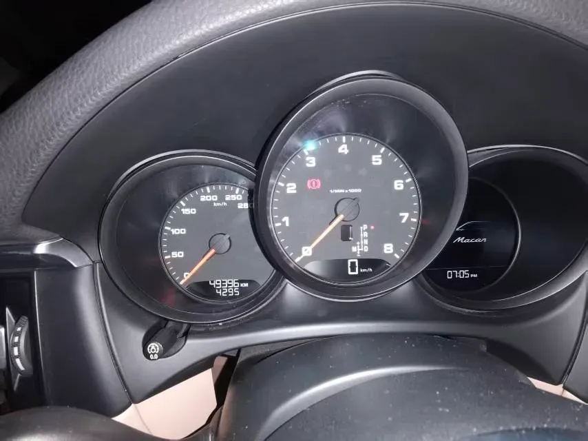 2018 Porsche Macan 2.0T 252HP L4 7DCT,autocango,china used car exporter,china ev exporter,chinese used car exporter,chinese used ev exporter