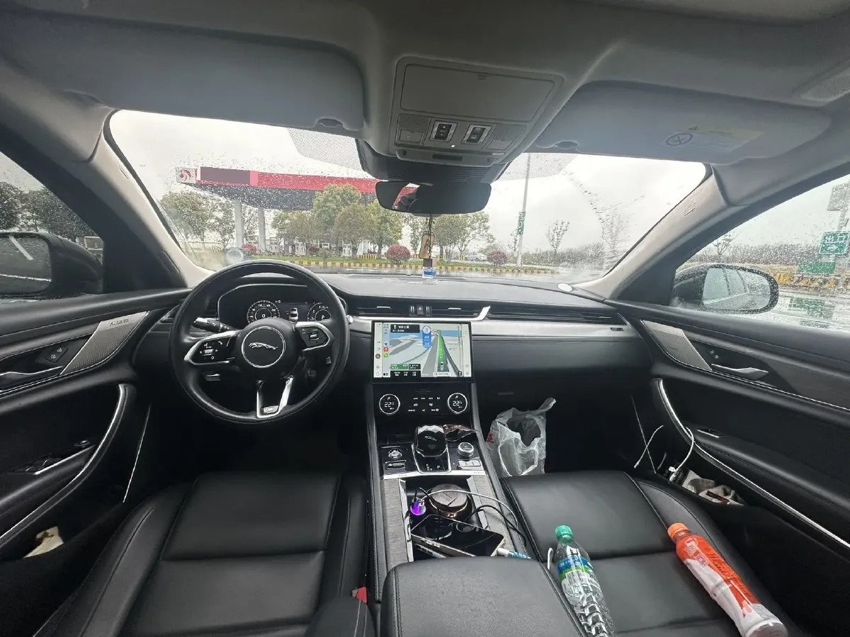 2022 Jaguar XFL 2.0T 200HP L4 8AT,autocango,china used car exporter,china ev exporter,chinese used car exporter,chinese used ev exporter