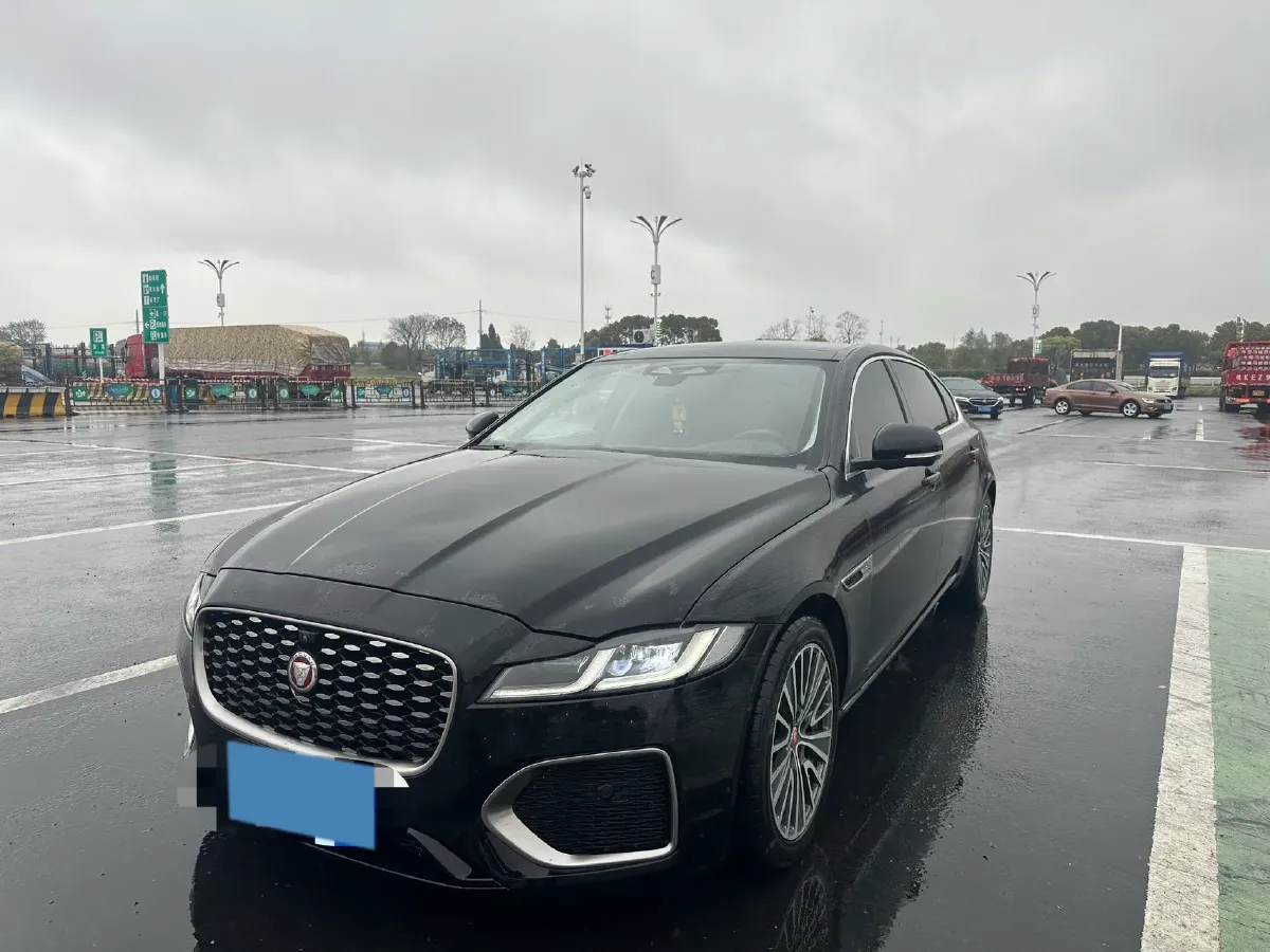 2022 Jaguar XFL 2.0T 200HP L4 8AT,autocango,china used car exporter,china ev exporter,chinese used car exporter,chinese used ev exporter
