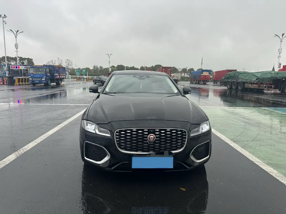 2022 Jaguar XFL 2.0T 200HP L4 8AT,autocango,china used car exporter,china ev exporter,chinese used car exporter,chinese used ev exporter