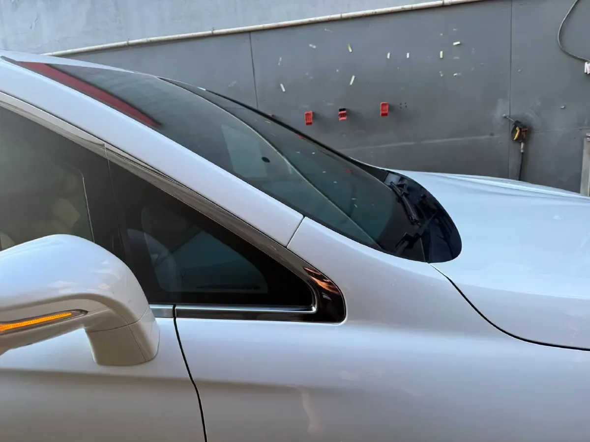 2024 Voyah Dream 1.5T 150HP L4 PHEV 43KWH,autocango,china used car exporter,china ev exporter,chinese used car exporter,chinese used ev exporter