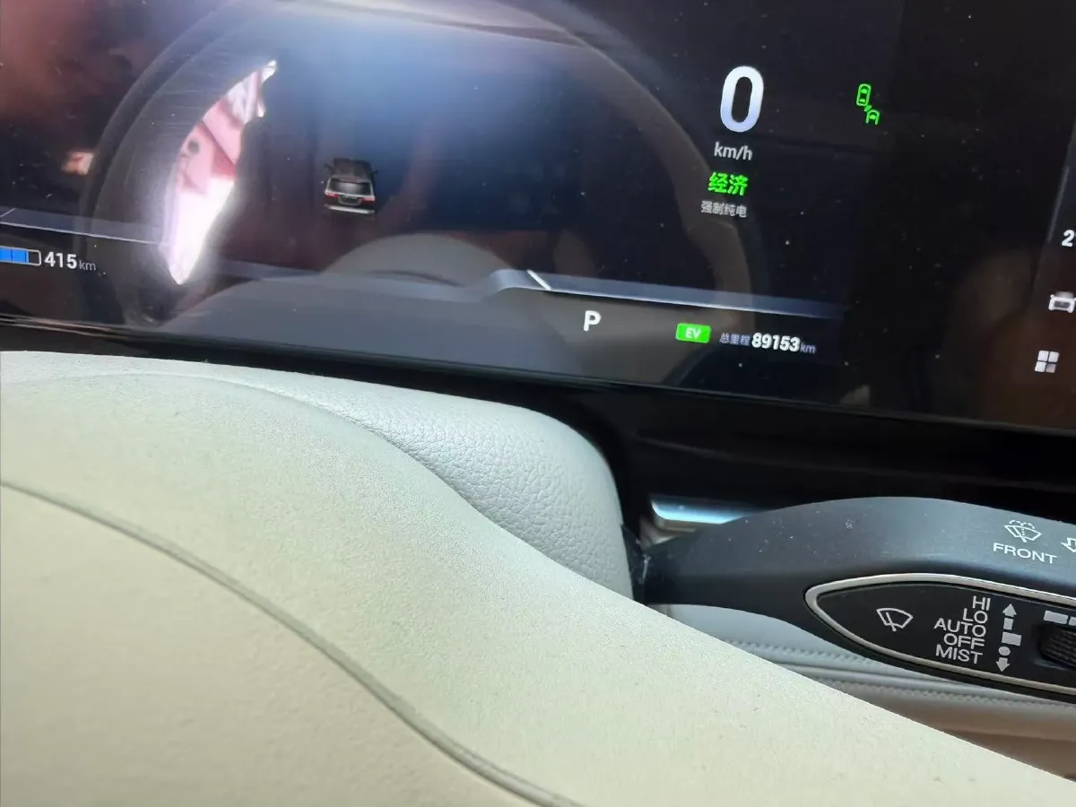 2024 Voyah Dream 1.5T 150HP L4 PHEV 43KWH,autocango,china used car exporter,china ev exporter,chinese used car exporter,chinese used ev exporter