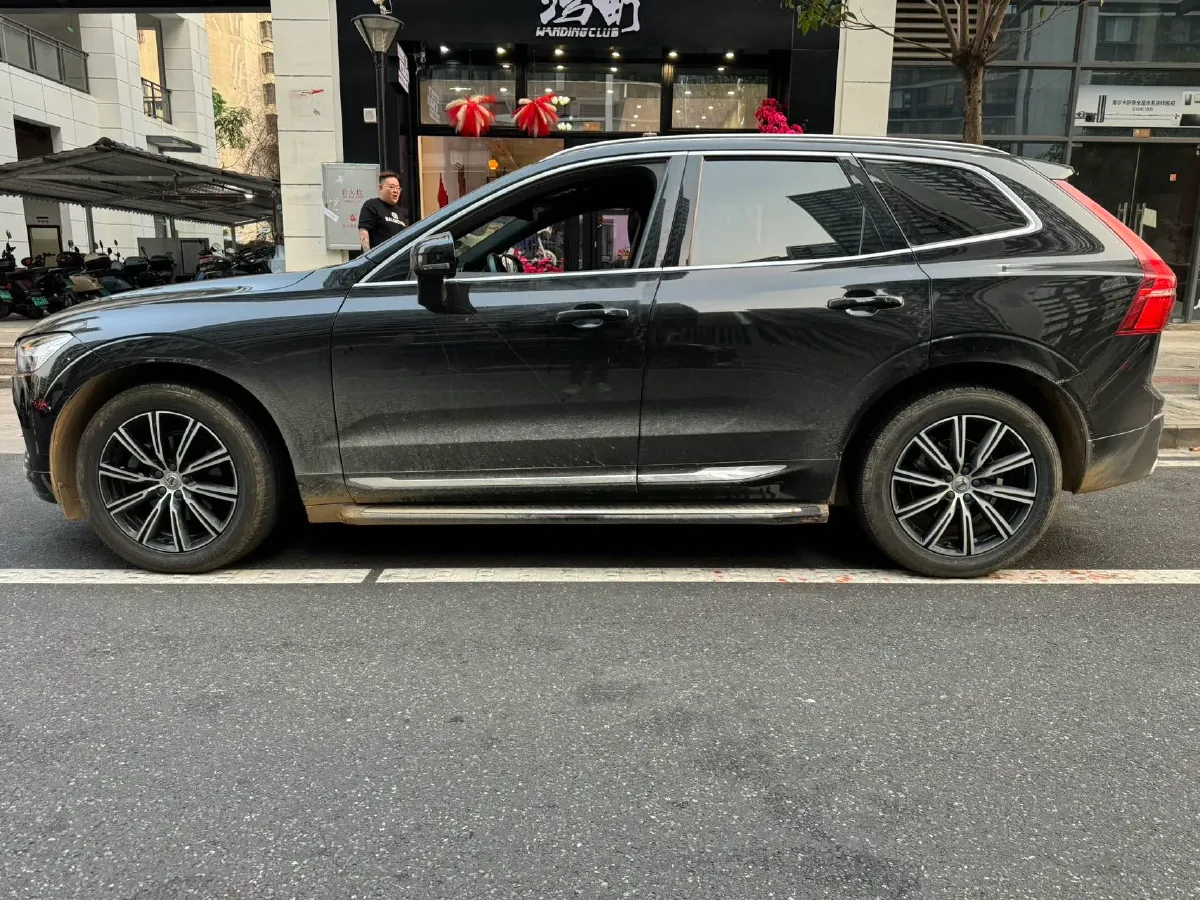2021 Volvo XC60 2.0T 250HP L4 8AT,autocango,china used car exporter,china ev exporter,chinese used car exporter,chinese used ev exporter