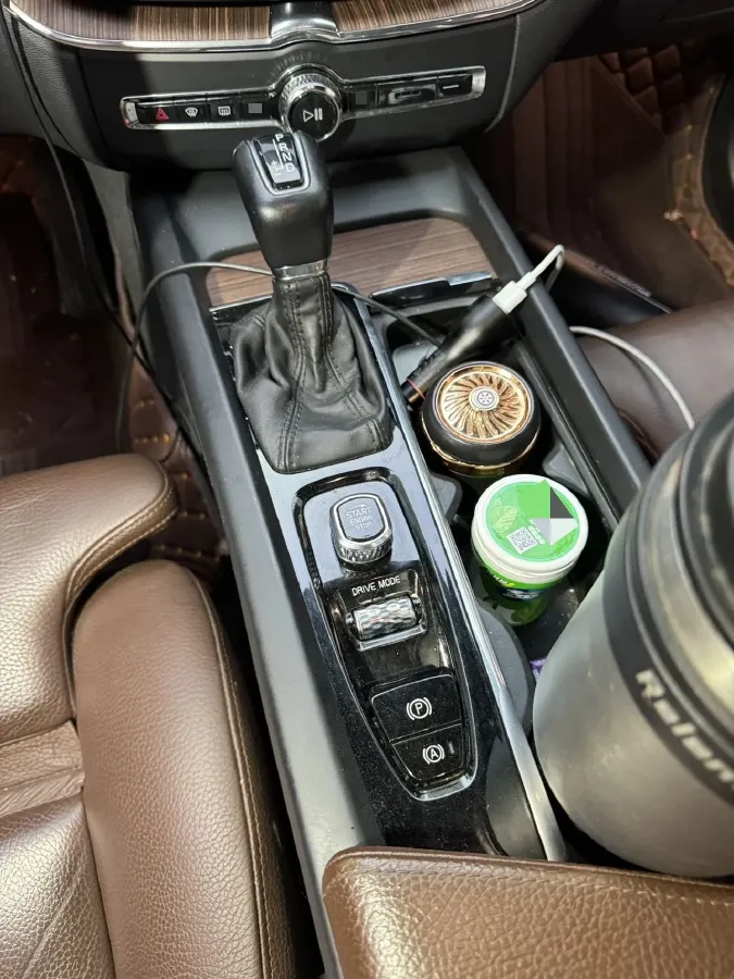 2021 Volvo XC60 2.0T 250HP L4 8AT,autocango,china used car exporter,china ev exporter,chinese used car exporter,chinese used ev exporter