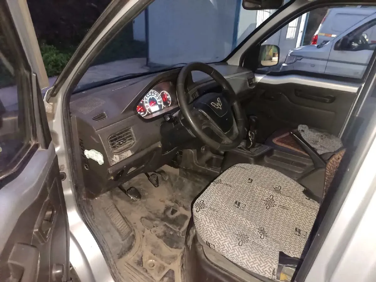 2018 WuLing RongGuang New Truck 1.5L 107HP L4 5MT,autocango,china used car exporter,china ev exporter,chinese used car exporter,chinese used ev exporter