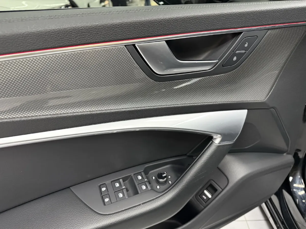 2022 Audi A6L 2.0T 224HP L4 7DCT,autocango,china used car exporter,china ev exporter,chinese used car exporter,chinese used ev exporter