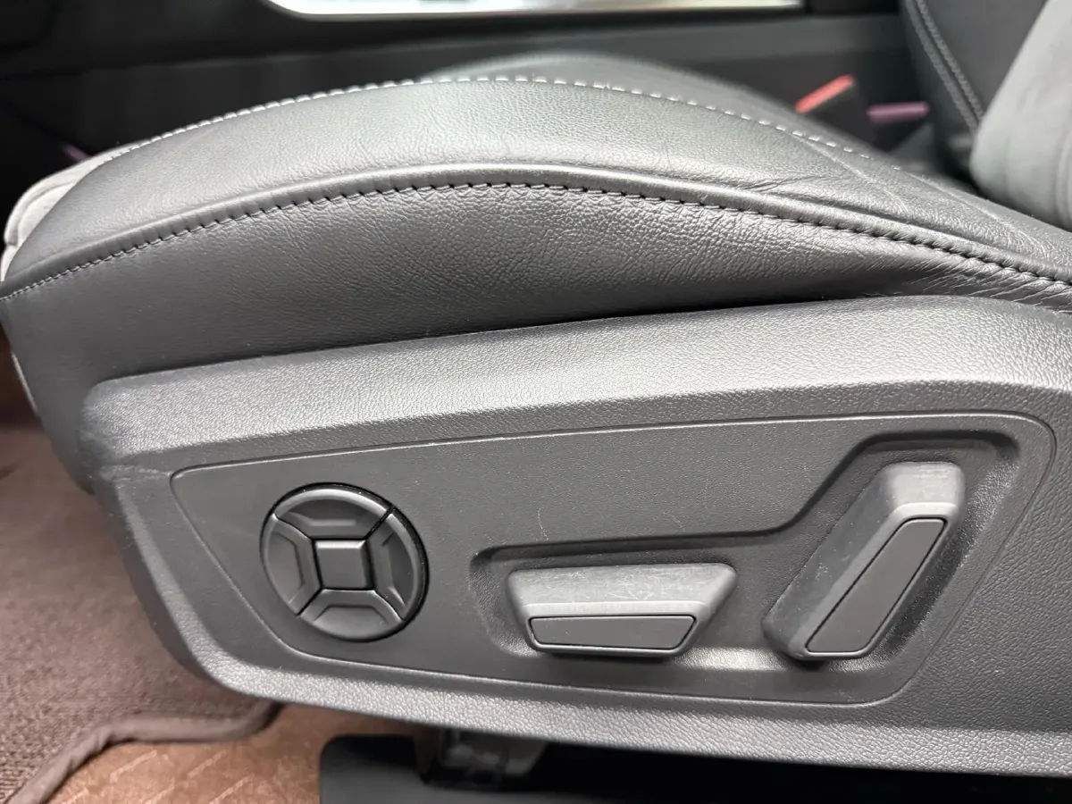 2022 Audi A6L 2.0T 224HP L4 7DCT,autocango,china used car exporter,china ev exporter,chinese used car exporter,chinese used ev exporter