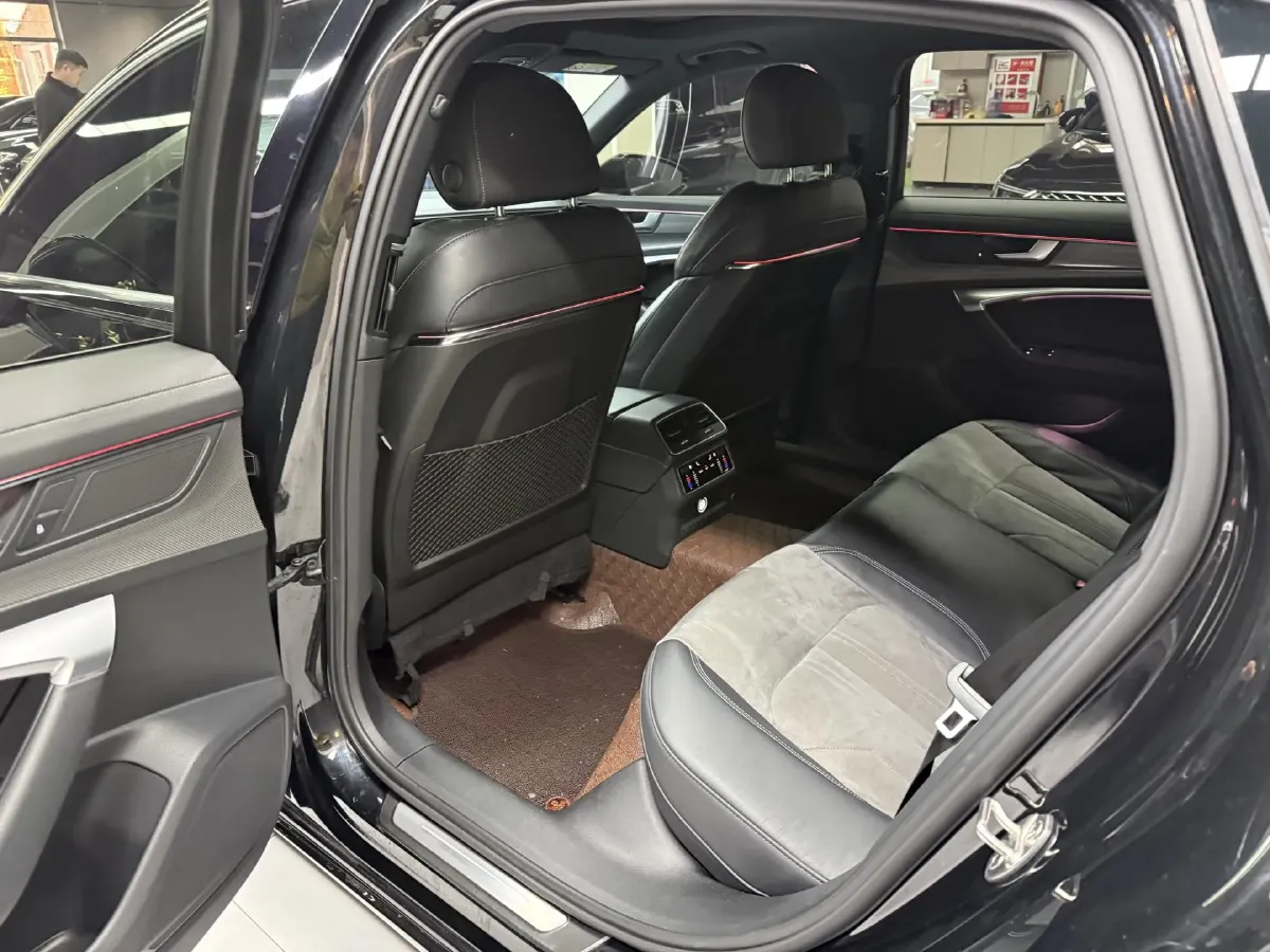 2022 Audi A6L 2.0T 224HP L4 7DCT,autocango,china used car exporter,china ev exporter,chinese used car exporter,chinese used ev exporter