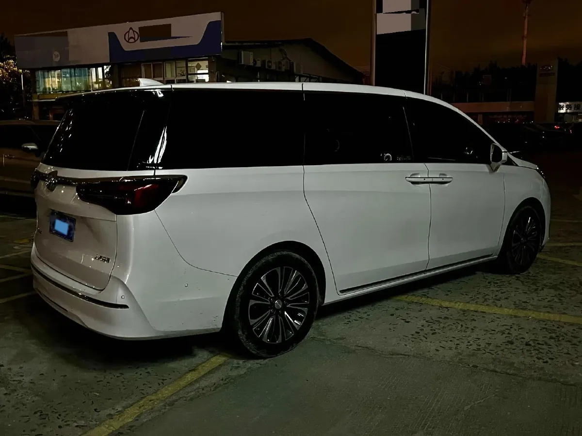 2023 Buick GL8 2.0T 237HP L4 9AT,autocango,china used car exporter,china ev exporter,chinese used car exporter,chinese used ev exporter