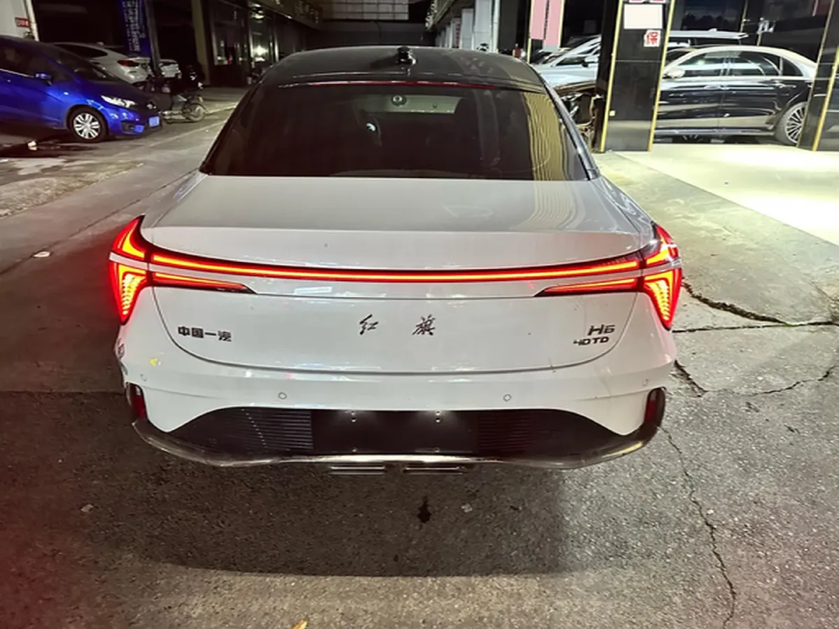2024 HongQi H6 2.0T 224HP L4 8AT,autocango,china used car exporter,china ev exporter,chinese used car exporter,chinese used ev exporter
