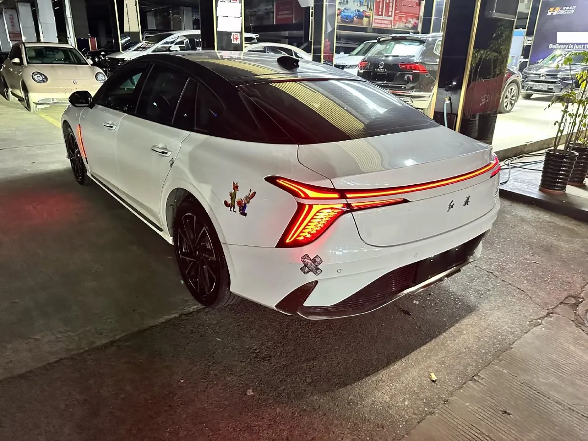 2024 HongQi H6 2.0T 224HP L4 8AT,autocango,china used car exporter,china ev exporter,chinese used car exporter,chinese used ev exporter