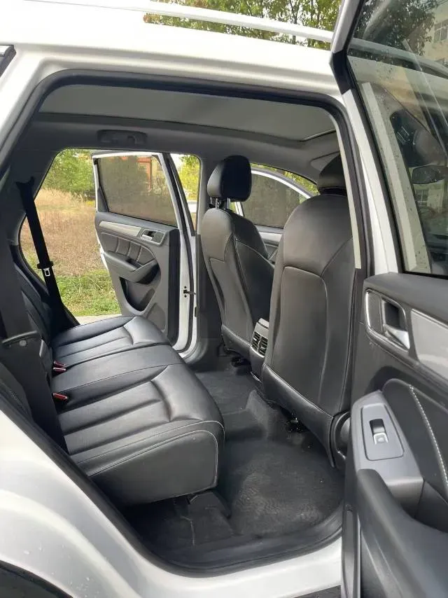 2020 Roewe i6 1.5T 169HP L4 7DCT,autocango,china used car exporter,china ev exporter,chinese used car exporter,chinese used ev exporter