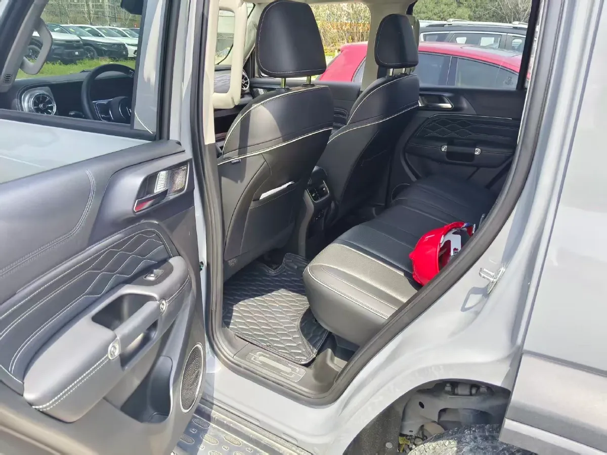 2023 Tank 300 2.0T 227HP L4 8AT,autocango,china used car exporter,china ev exporter,chinese used car exporter,chinese used ev exporter