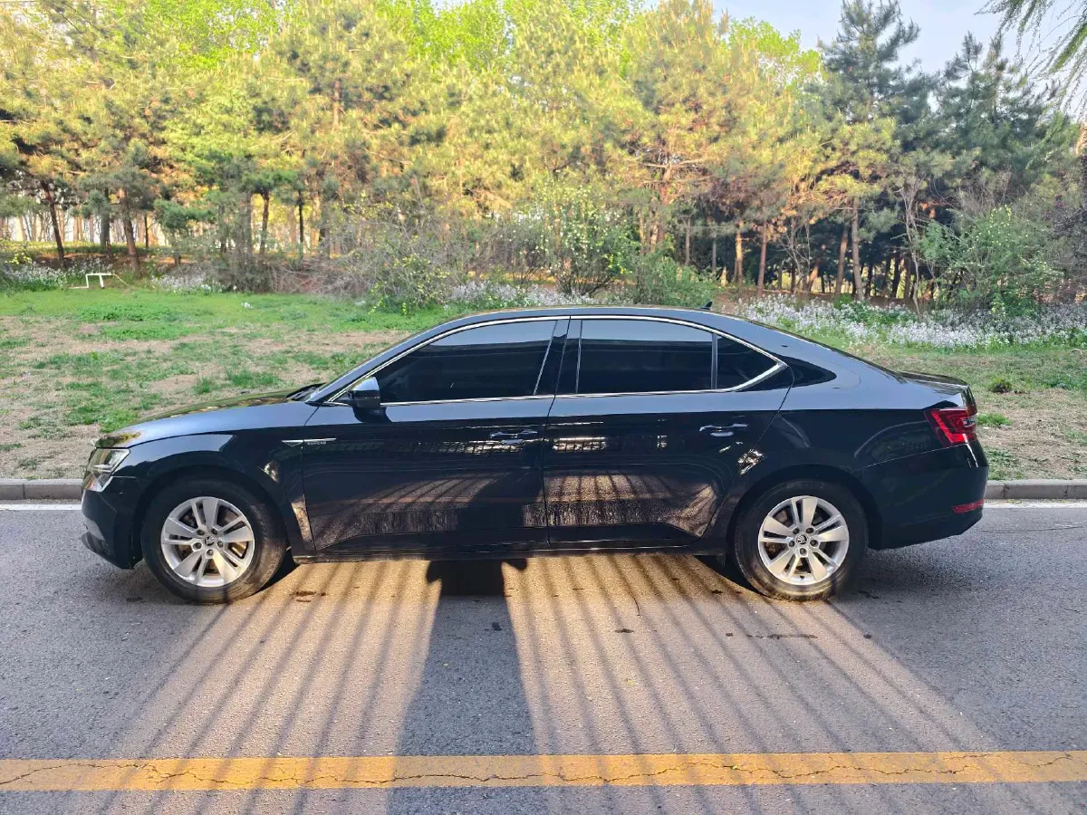 2018 Skoda Superb 1.8T 180HP L4 7DCT,autocango,china used car exporter,china ev exporter,chinese used car exporter,chinese used ev exporter