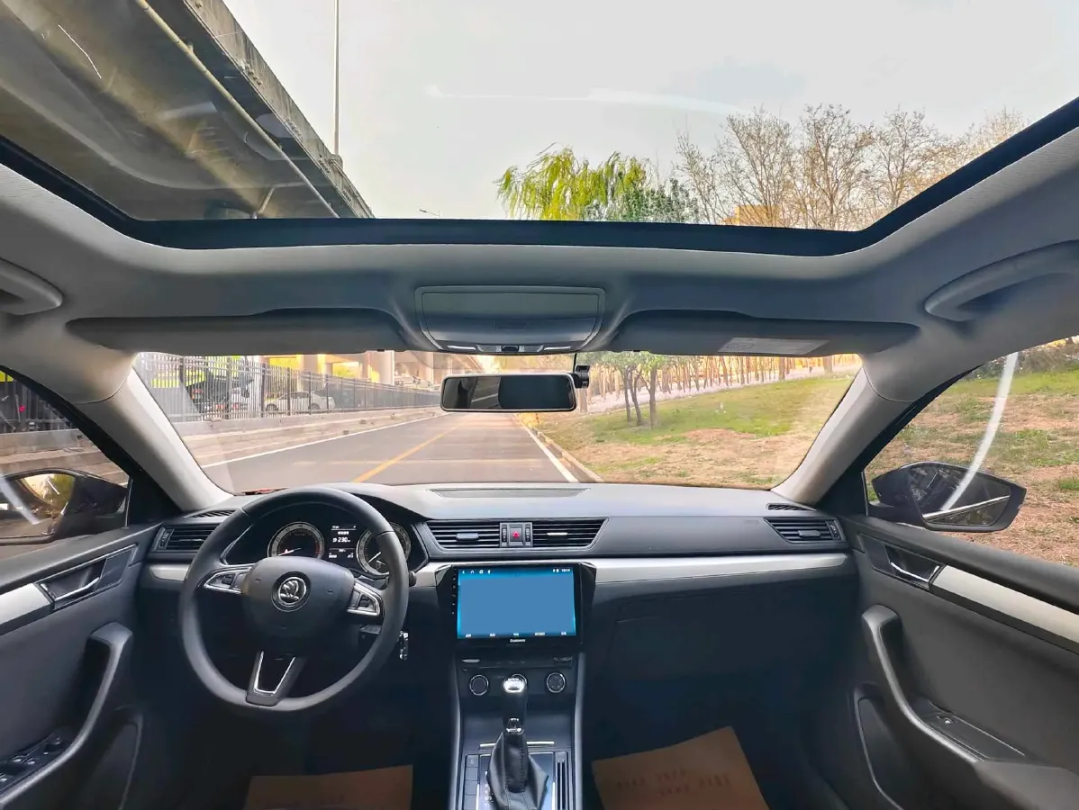 2018 Skoda Superb 1.8T 180HP L4 7DCT,autocango,china used car exporter,china ev exporter,chinese used car exporter,chinese used ev exporter