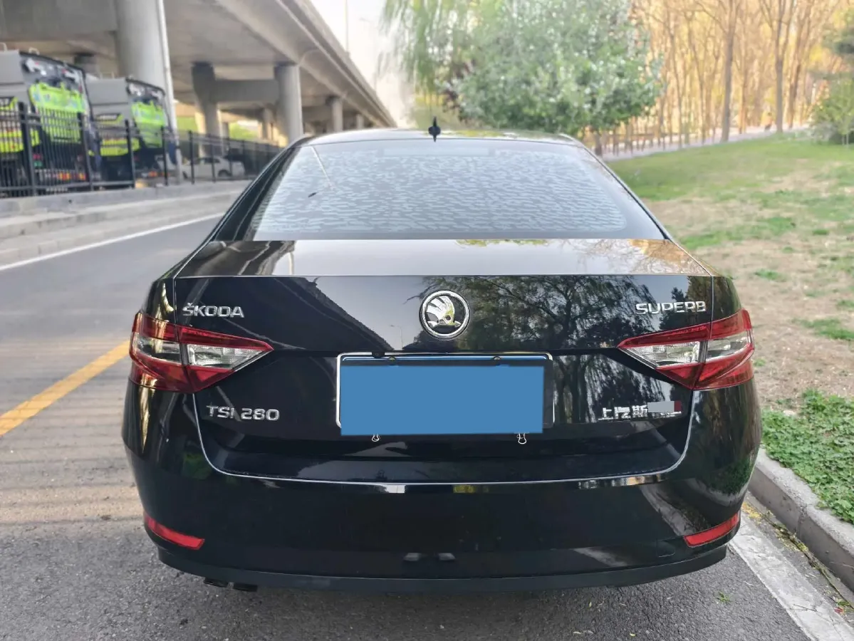 2018 Skoda Superb 1.8T 180HP L4 7DCT,autocango,china used car exporter,china ev exporter,chinese used car exporter,chinese used ev exporter