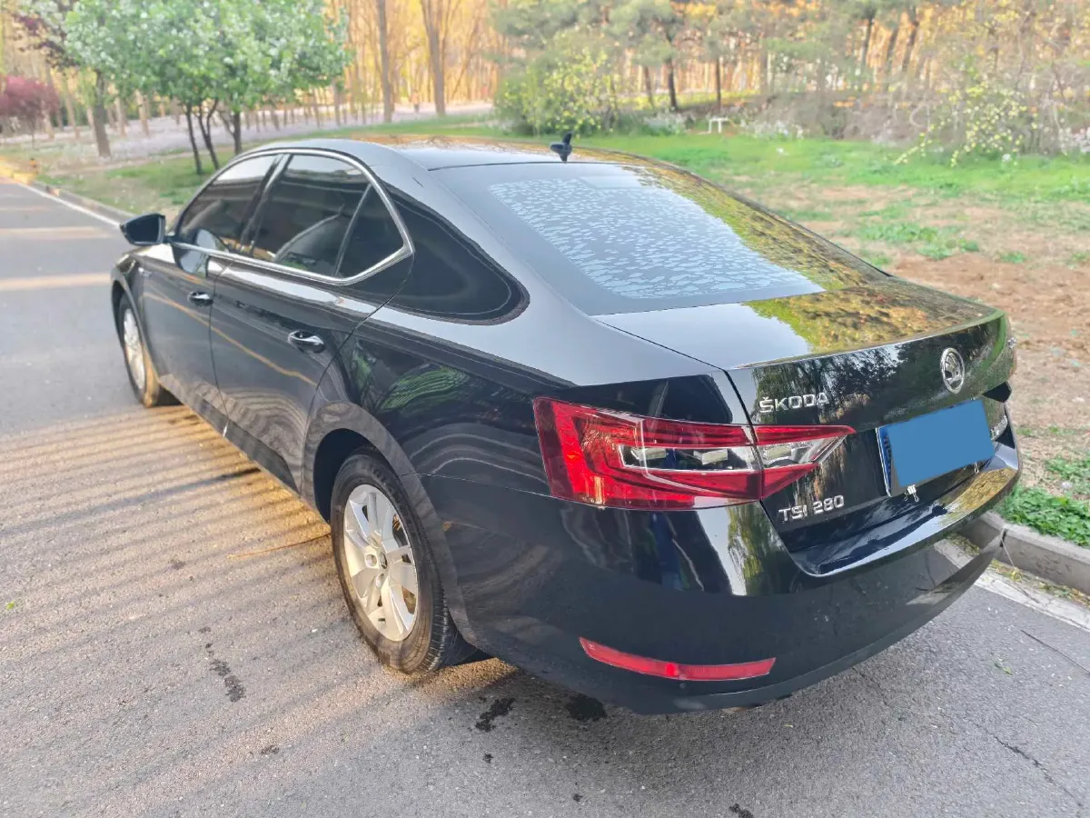 2018 Skoda Superb 1.8T 180HP L4 7DCT,autocango,china used car exporter,china ev exporter,chinese used car exporter,chinese used ev exporter