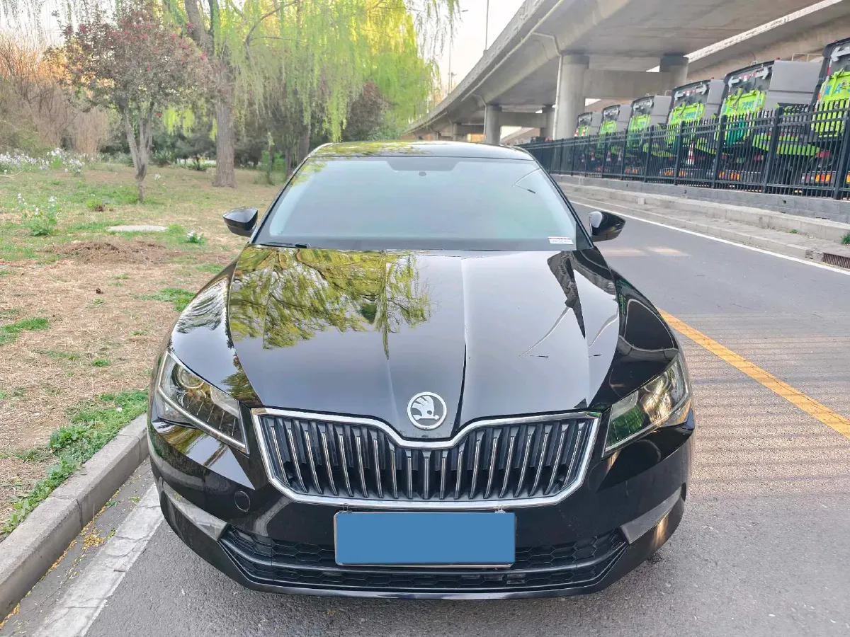 2018 Skoda Superb 1.8T 180HP L4 7DCT,autocango,china used car exporter,china ev exporter,chinese used car exporter,chinese used ev exporter