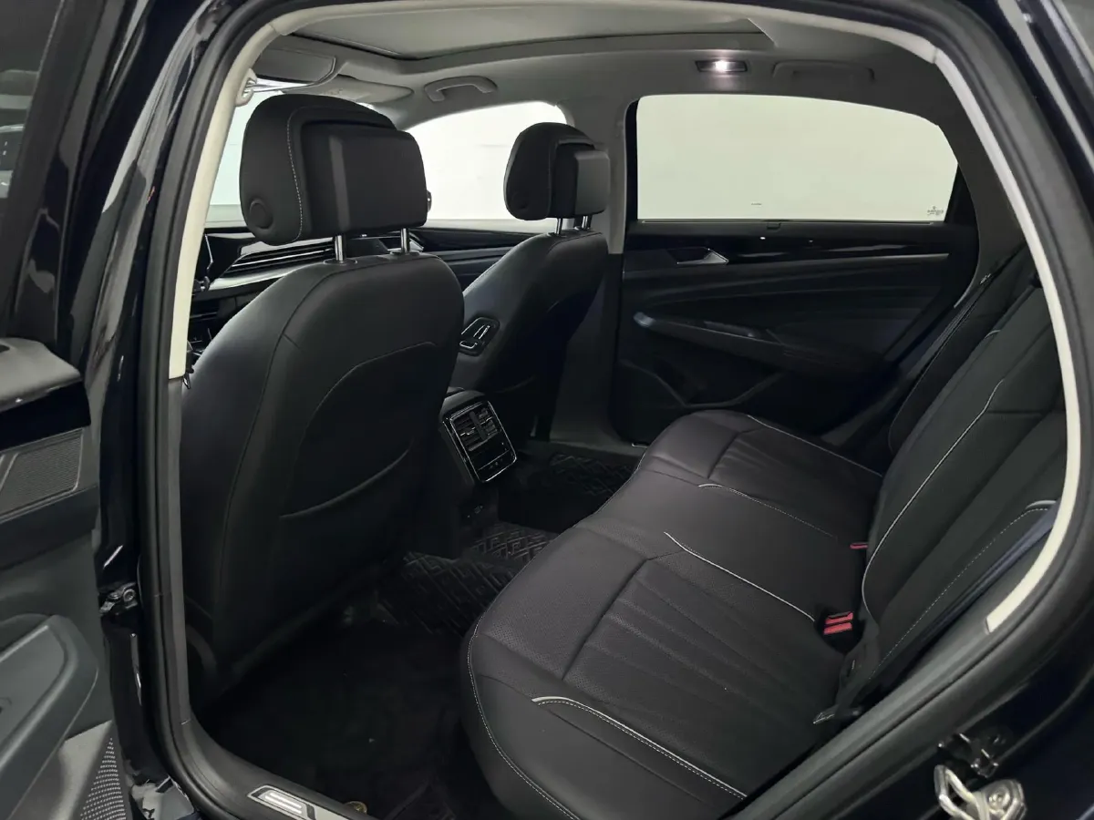 2024 Volkswagen Passat 2.0T 220HP L4 7DCT,autocango,china used car exporter,china ev exporter,chinese used car exporter,chinese used ev exporter